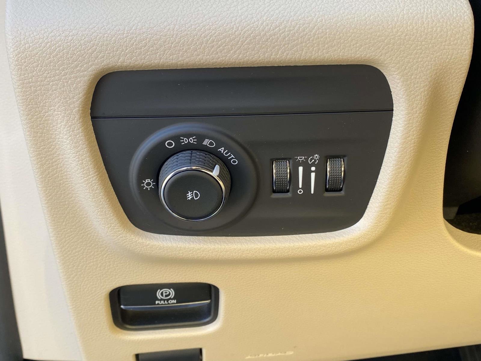 Used 2022 Jeep Grand Cherokee Limited image 17