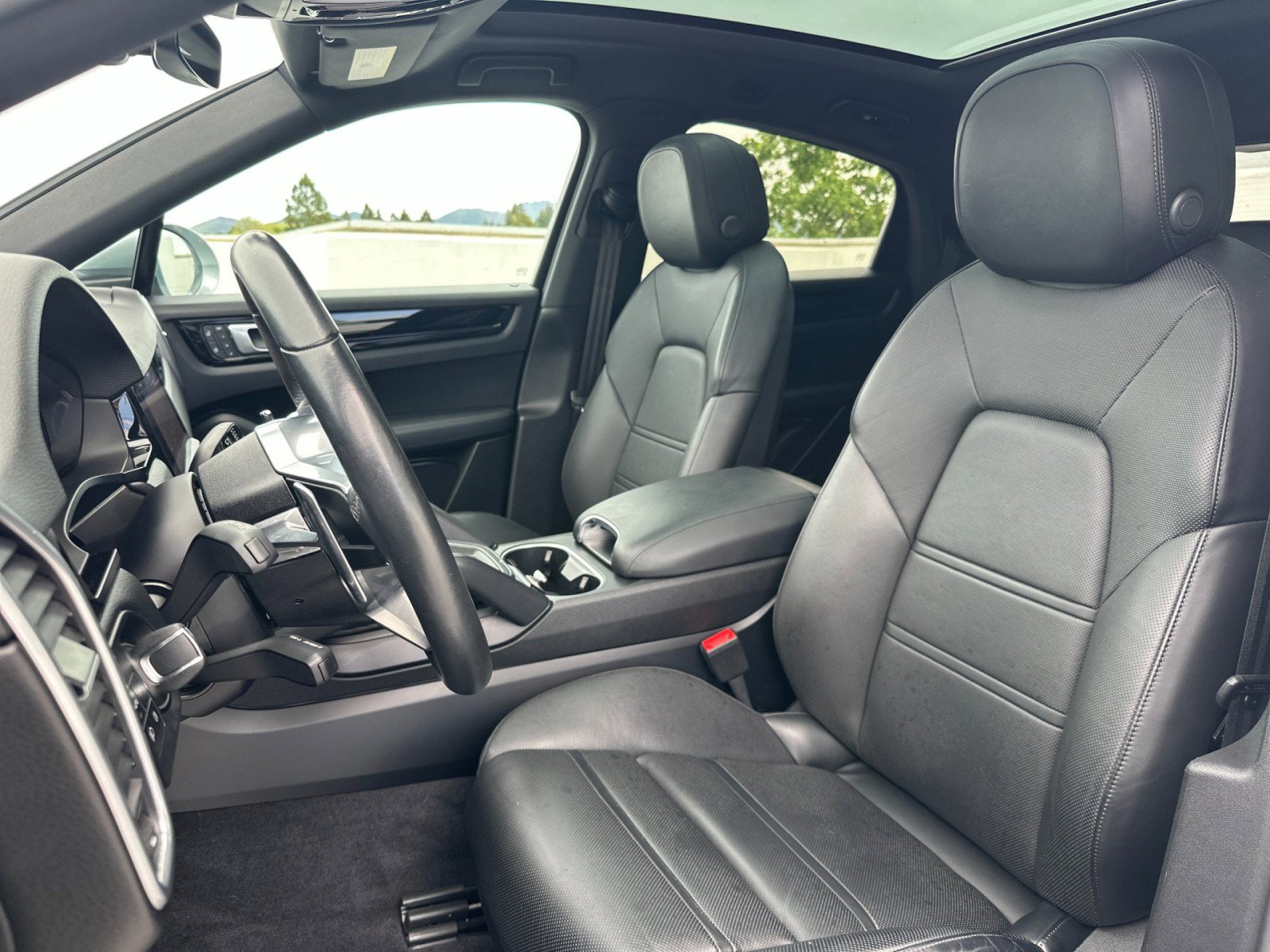 Certified 2023 Porsche Cayenne Coupe image 5