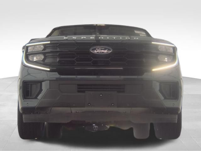 Used 2025 Ford Expedition Active AWD/4WD image 2