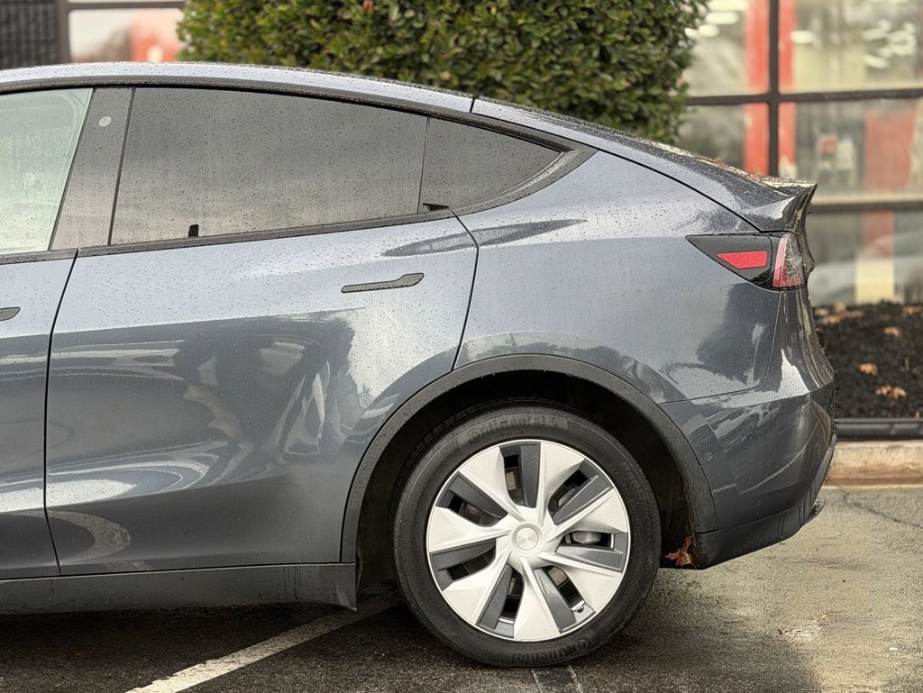 Used 2020 Tesla Model Y Long Range image 11