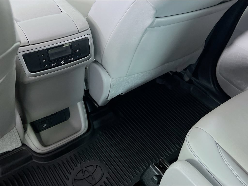 Used 2019 Toyota Highlander XLE w/ Protection Package #3 AWD/4WD image 26