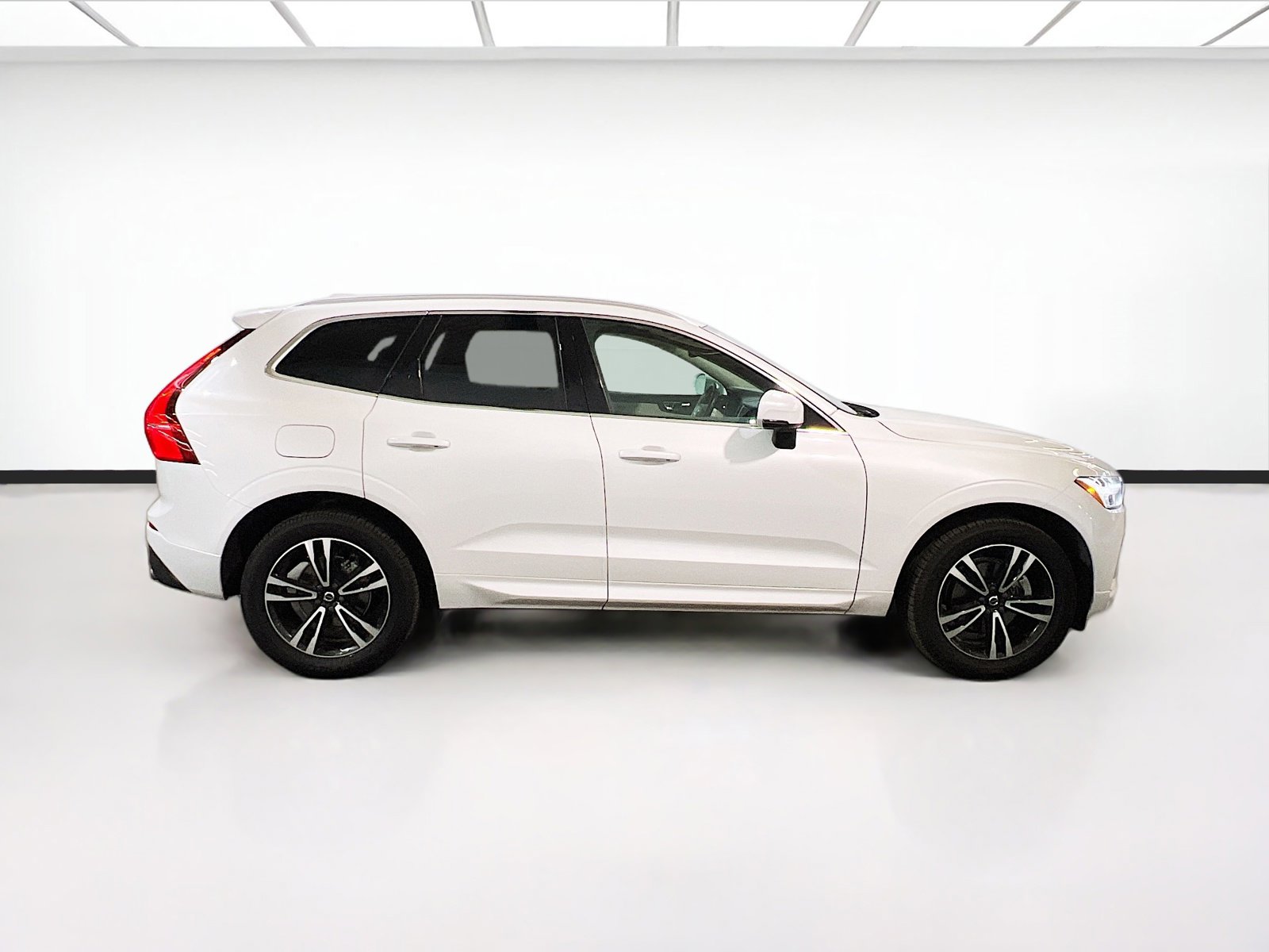 Used 2021 Volvo XC60 T5 Momentum w/ Protection Package Premier image 24
