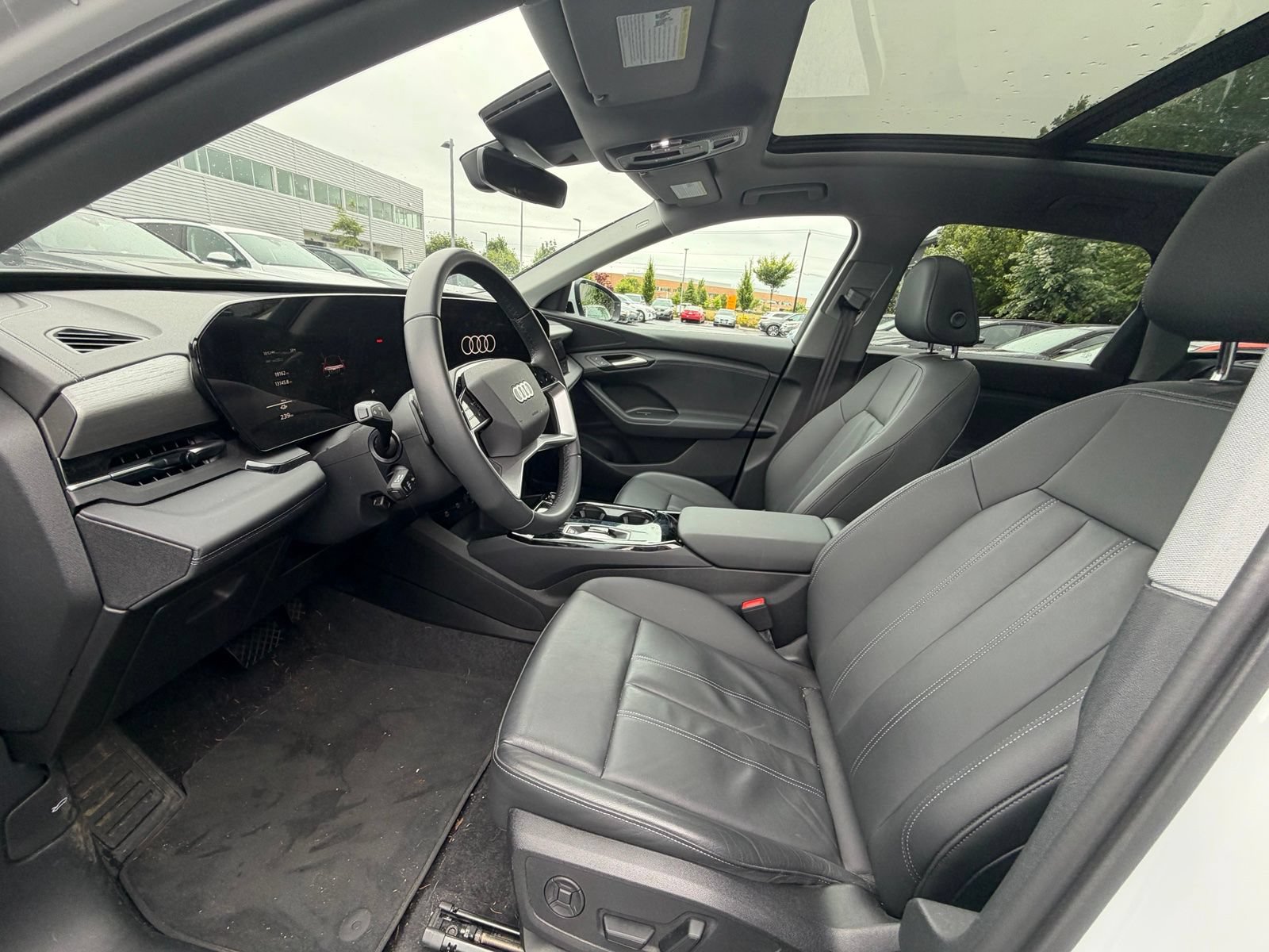 Used 2025 Audi Q6 e-tron Premium RWD image 10