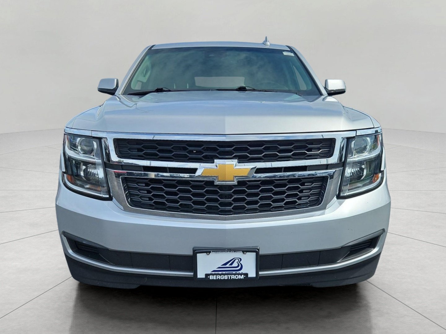 Used 2018 Chevrolet Suburban LT AWD/4WD image 3