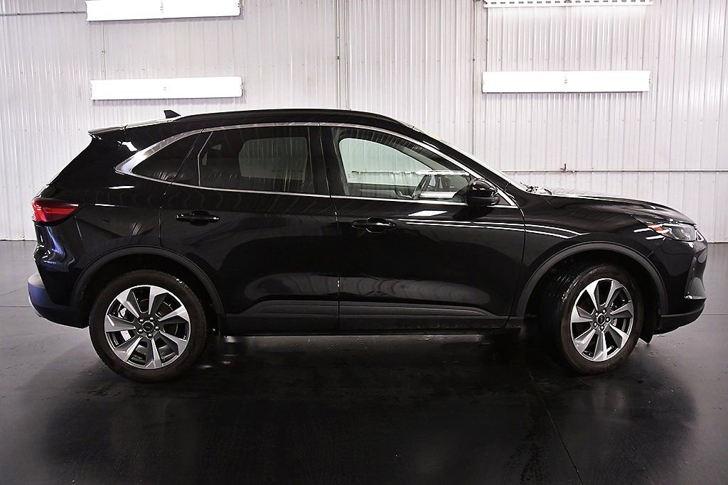 Used 2024 Ford Escape Platinum image 8