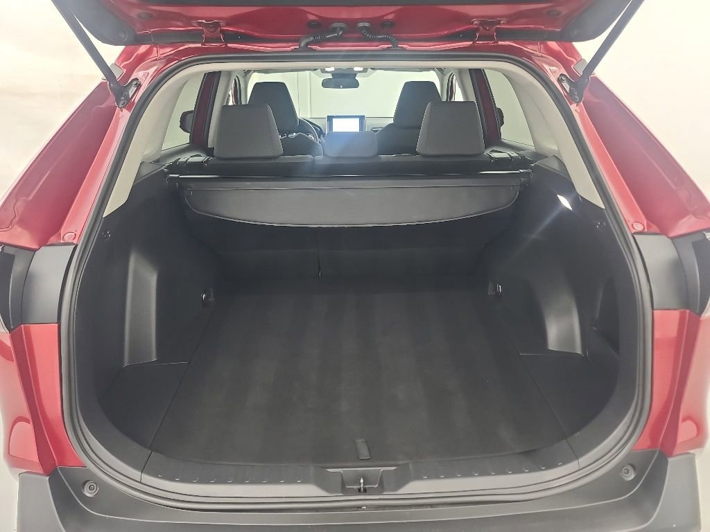 Used 2025 Toyota RAV4 XLE AWD/4WD image 19