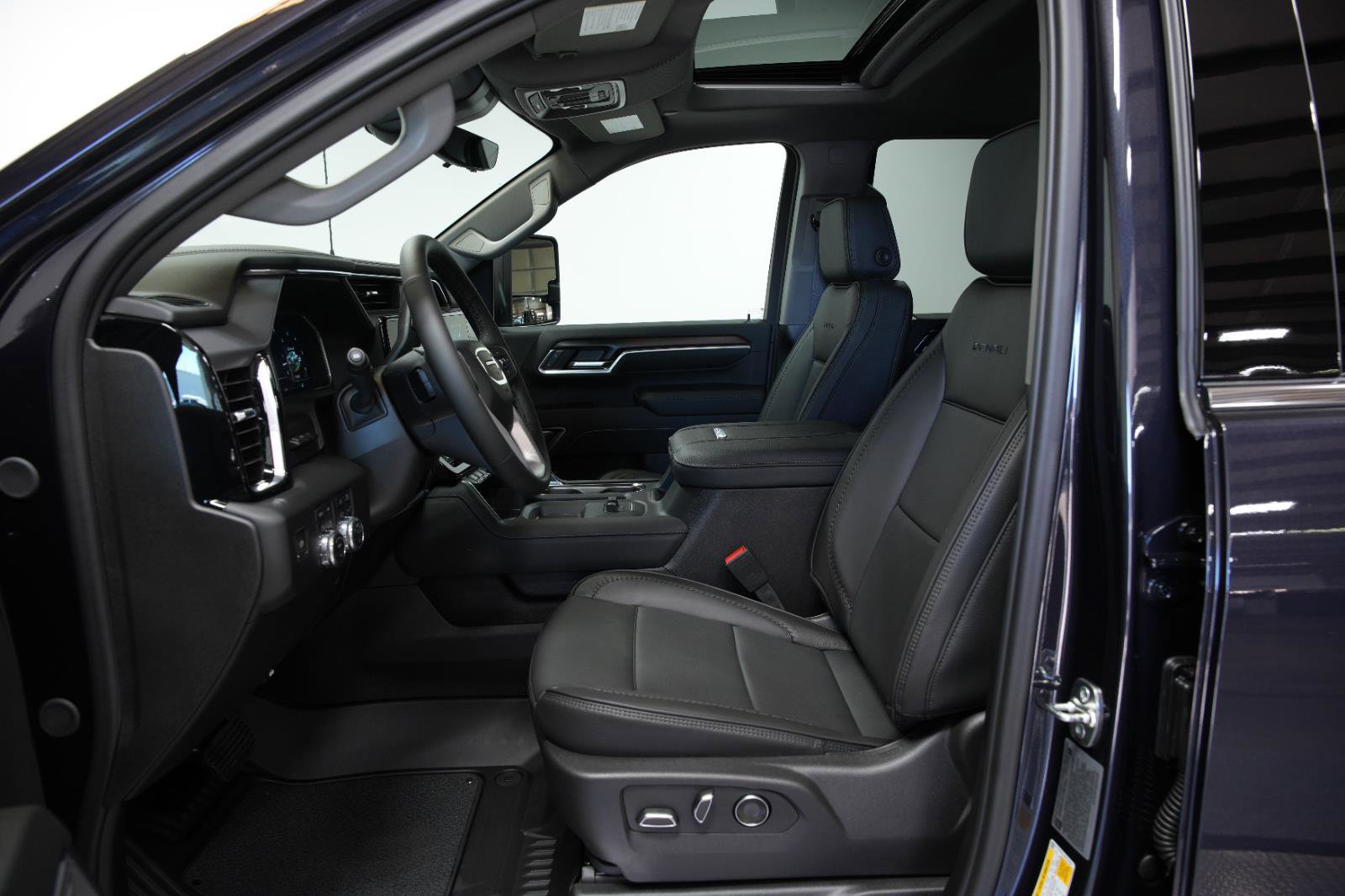 New 2025 GMC Sierra 2500 Denali w/ Denali Reserve Package image 27