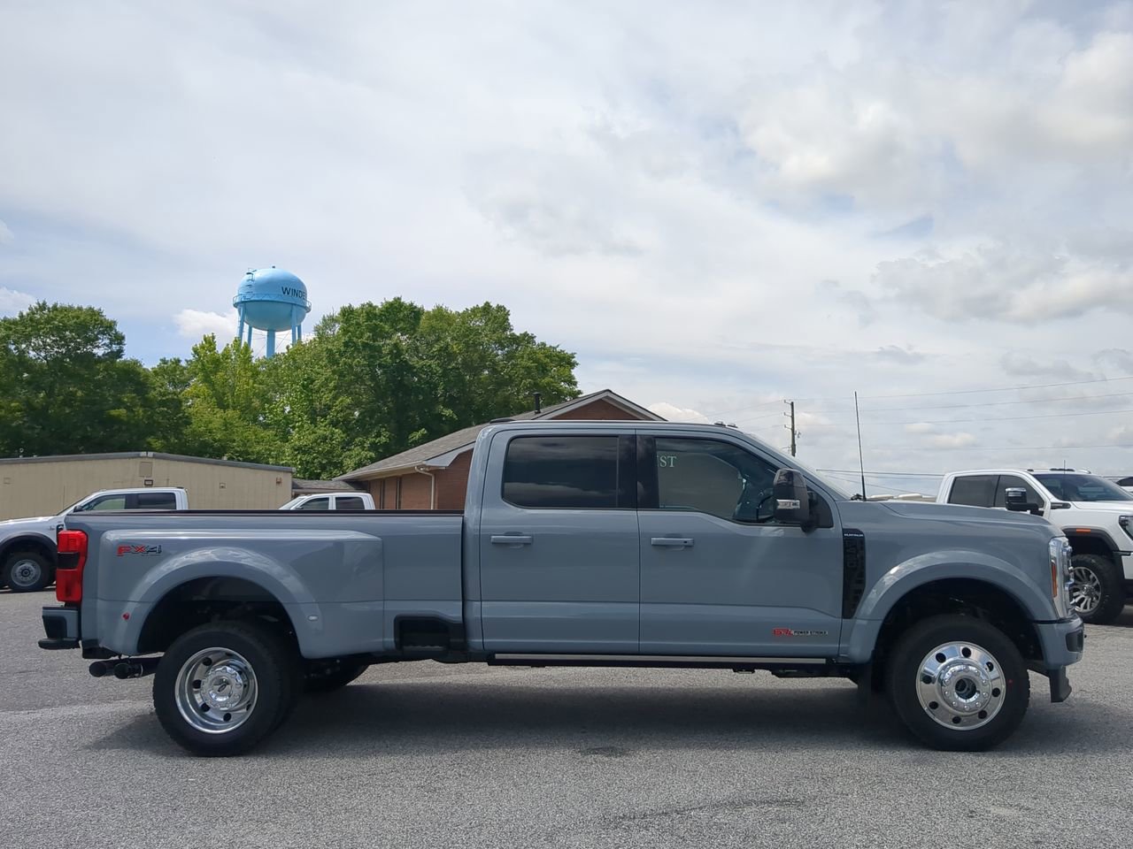 New 2026 Ford F450 Platinum w/ FX4 Off-Road Package AWD/4WD image 2