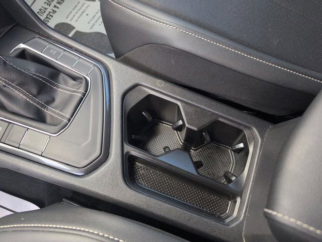 Used 2024 Volkswagen Tiguan SE image 23