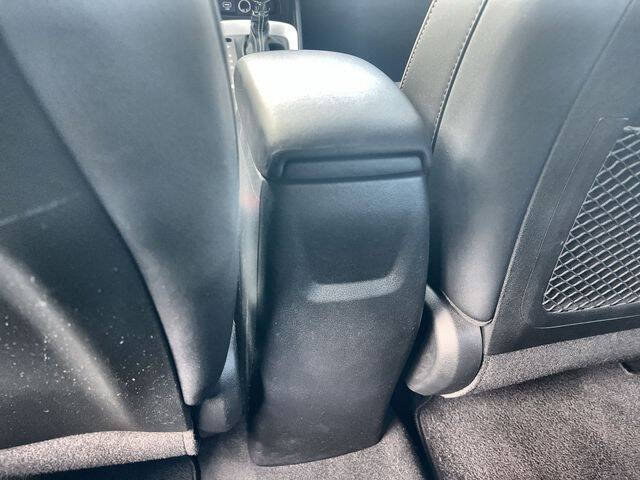 Used 2023 Hyundai Venue Limited w/ Cargo Package FWD image 21