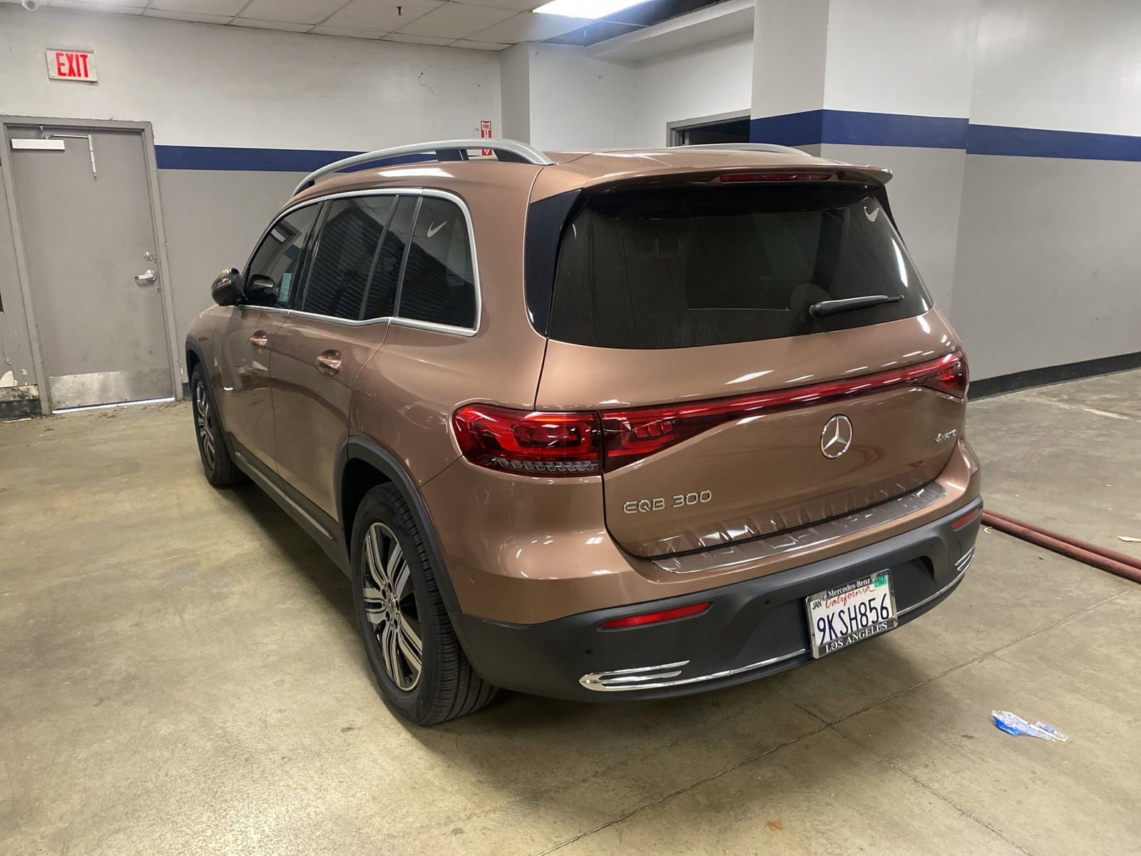 Used 2023 Mercedes-Benz EQB 300 4MATIC image 4