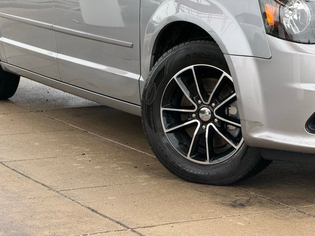 Used 2015 Dodge Grand Caravan R/T w/ Safety Sphere Group image 10