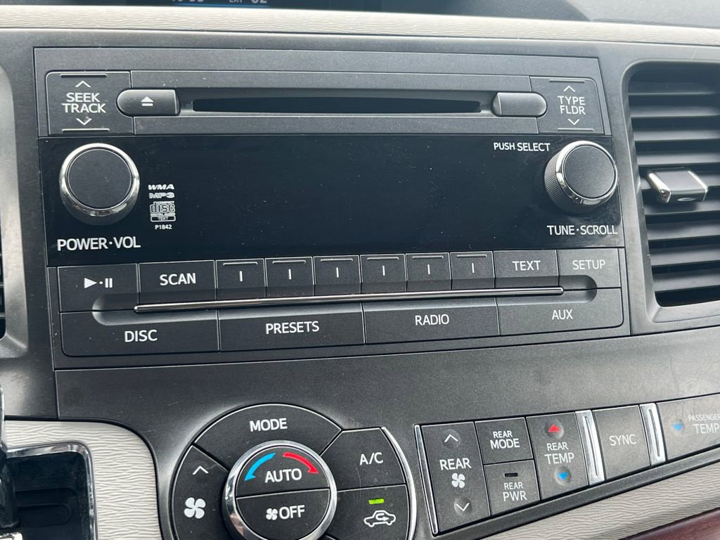 Used 2014 Toyota Sienna XLE FWD image 37