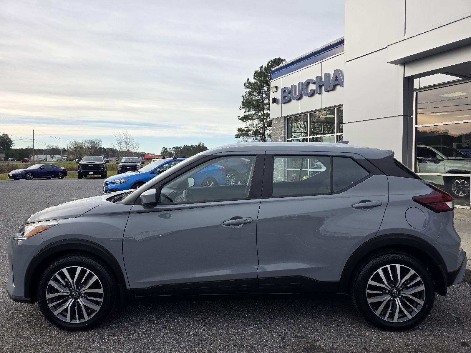 Used 2023 Nissan Kicks SV image 9