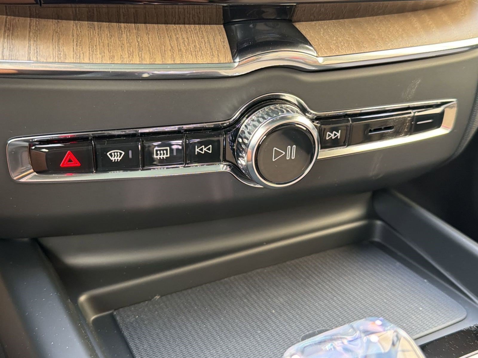 New 2026 Volvo XC60 T8 Plus w/ Climate Package AWD/4WD image 18