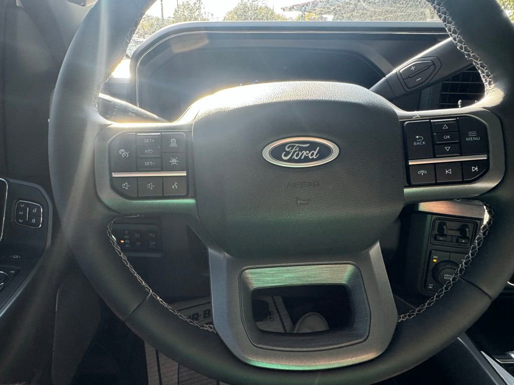Used 2025 Ford F350 Lariat w/ Lariat Ultimate Package AWD/4WD image 18