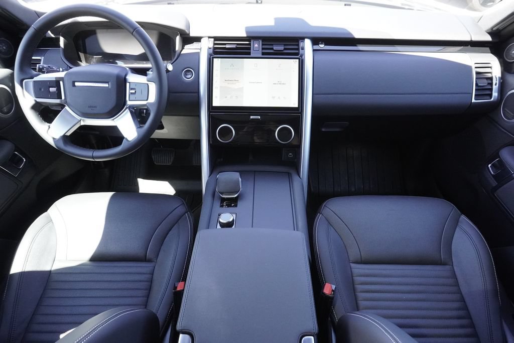Used 2025 Land Rover Discovery S AWD/4WD image 9