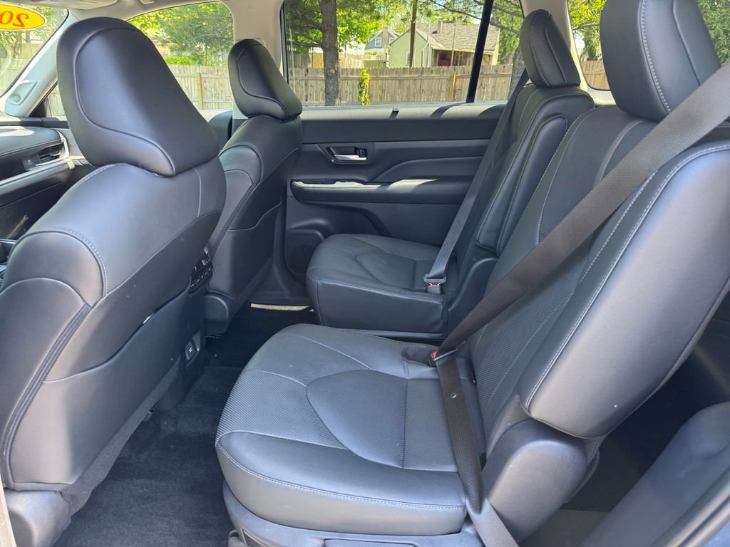 Used 2025 Toyota Grand Highlander AWD image 19