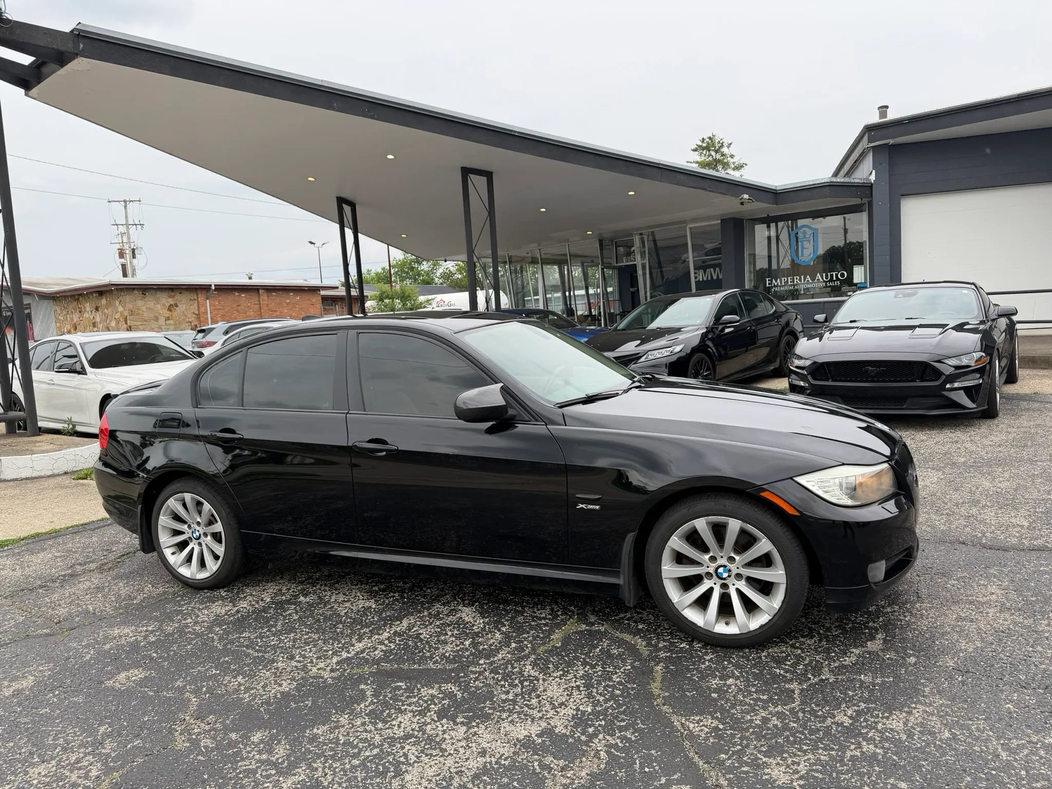Used 2011 BMW 328i xDrive Sedan AWD/4WD image 10