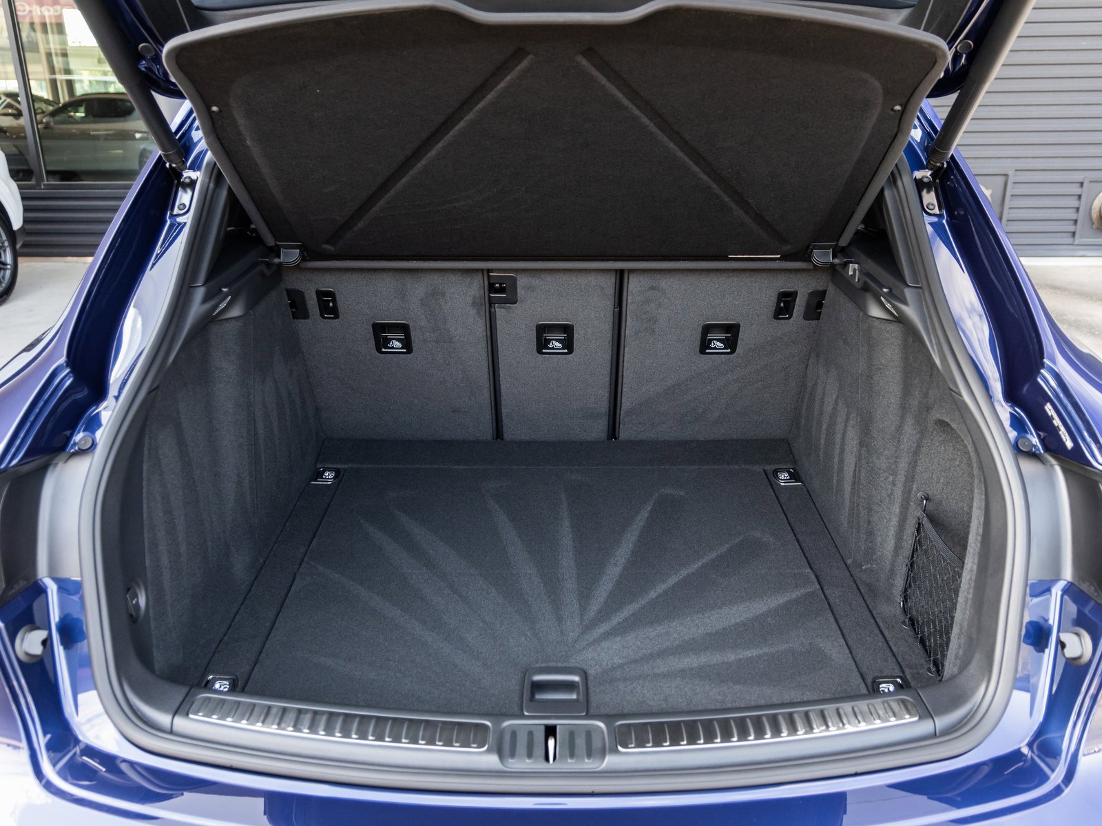 New 2026 Porsche Macan image 40