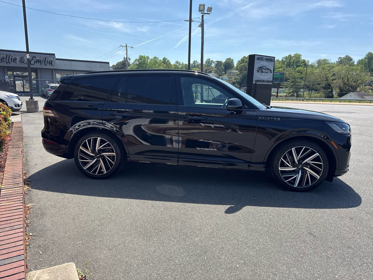 Used 2025 Lincoln Aviator Black Label w/ Jet Appearance Package AWD/4WD image 11