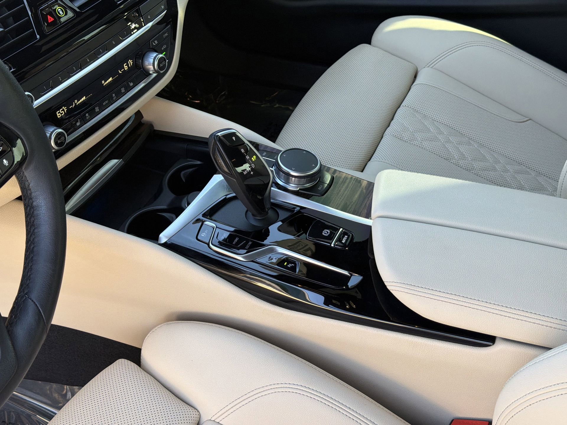 Certified 2023 BMW 530e xDrive w/ Premium Package image 18