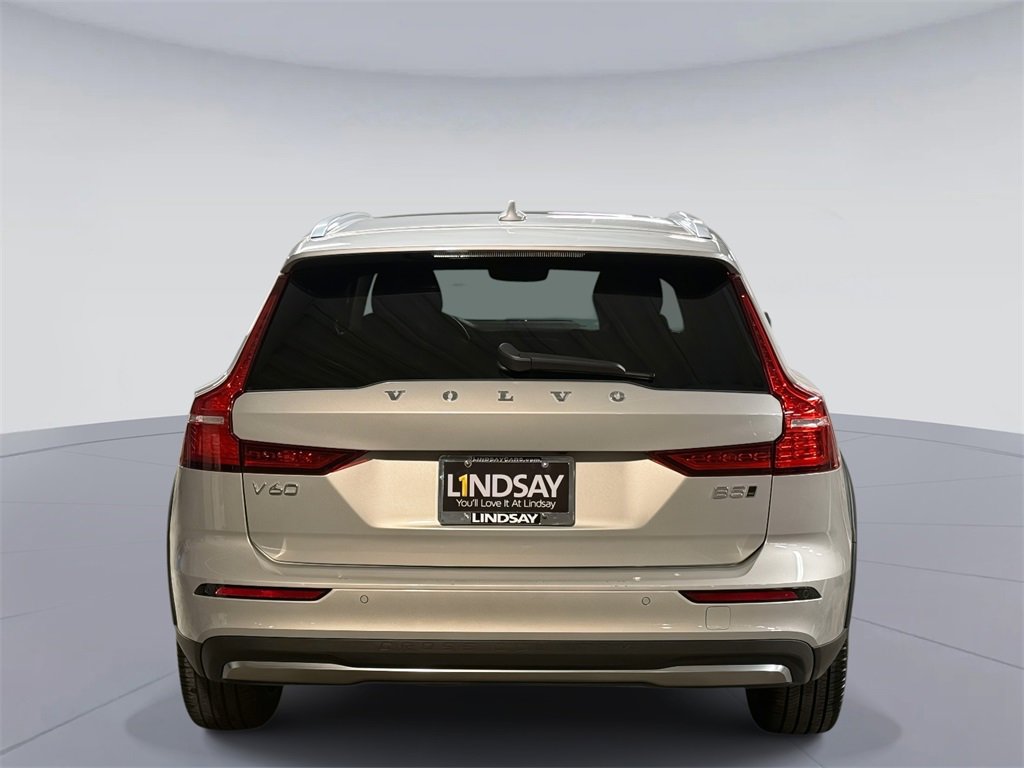 Used 2025 Volvo V60 B5 Cross Country Plus image 11