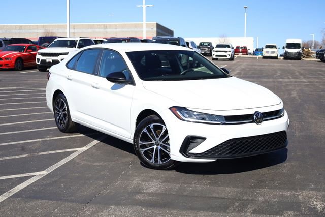 Used 2025 Volkswagen Jetta Sport image 2