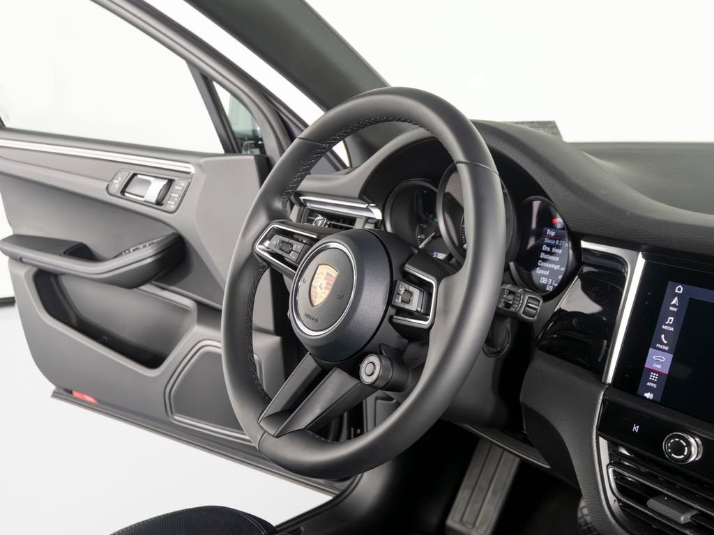 Certified 2026 Porsche Macan AWD/4WD image 36
