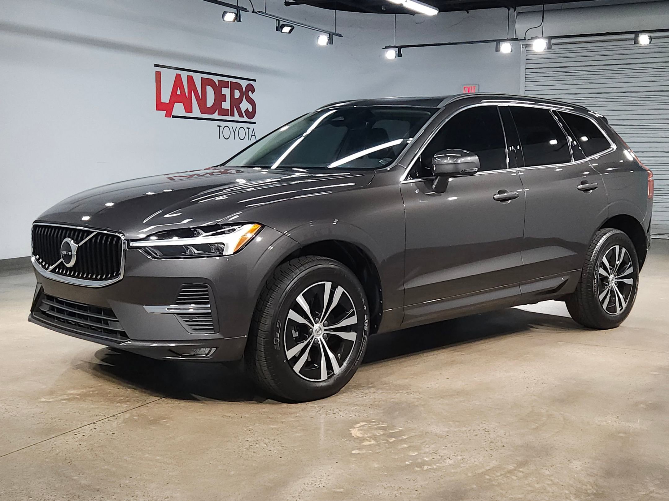 Used 2023 Volvo XC60 B5 Core image 3