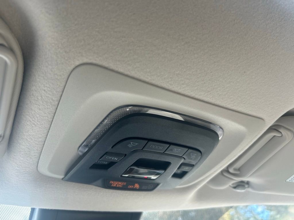 Used 2022 Toyota Corolla Cross XLE w/ Convenience Package AWD/4WD image 58