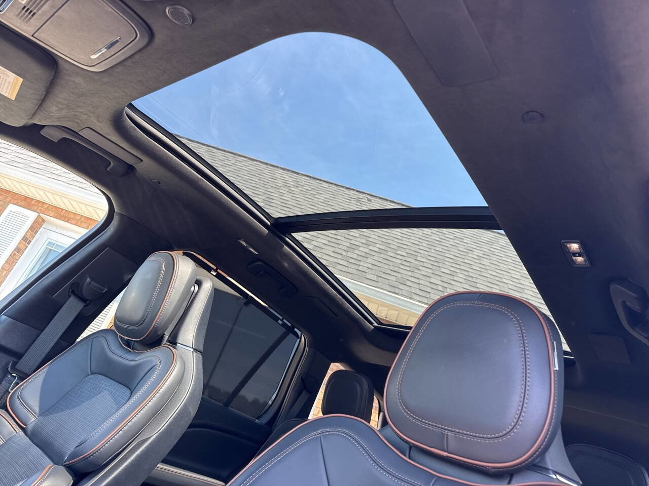 Used 2025 Lincoln Aviator Black Label w/ Jet Appearance Package AWD/4WD image 37