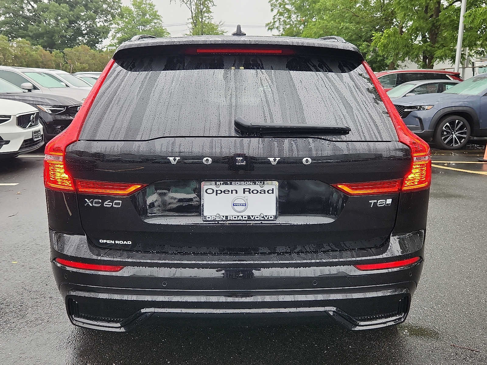Certified 2025 Volvo XC60 T8 Plus w/ Climate Package AWD/4WD image 5