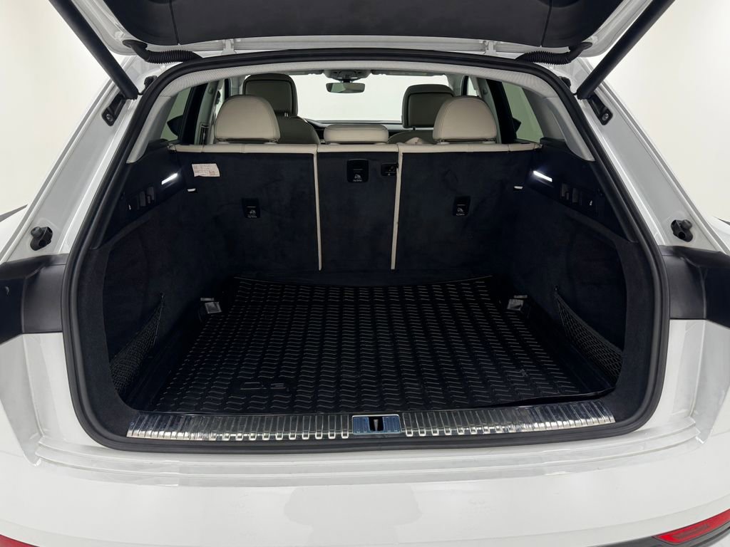 Used 2019 Audi e-tron Premium Plus image 35