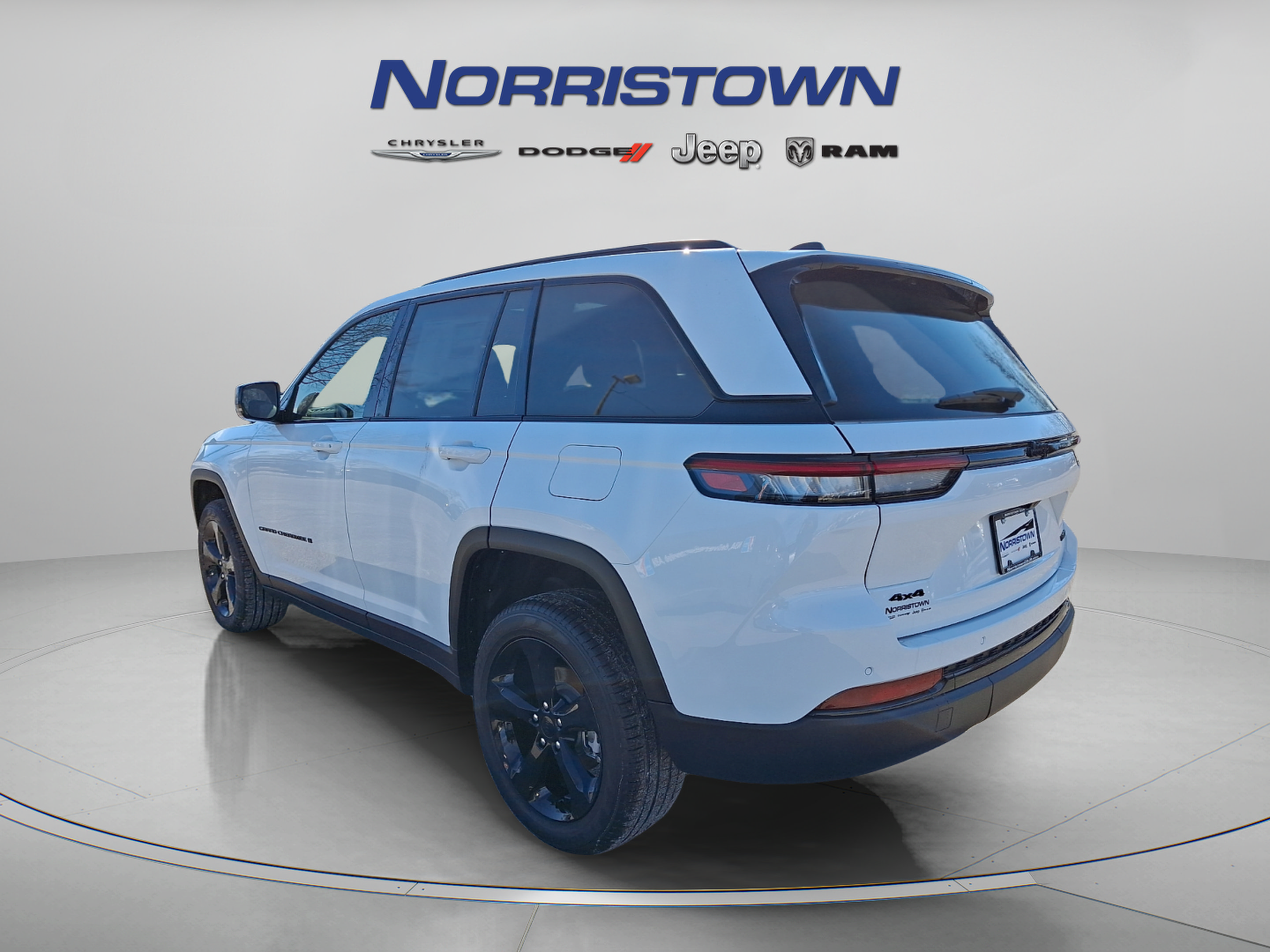 New 2025 Jeep Grand Cherokee Limited w/ Black Appearance Package AWD/4WD image 3
