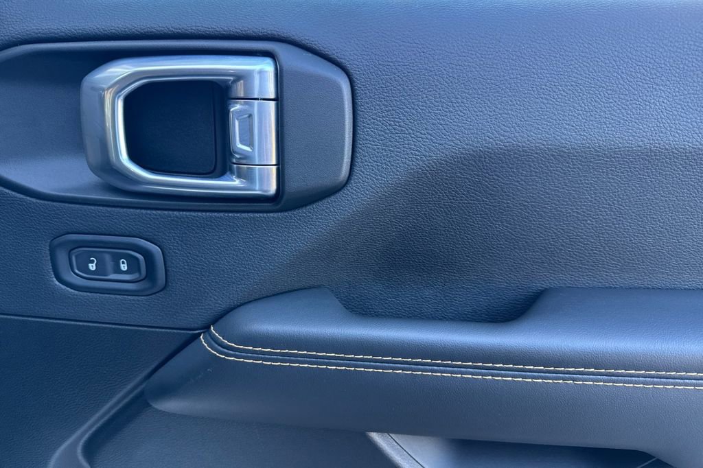 Used 2024 Jeep Wrangler Sahara image 20