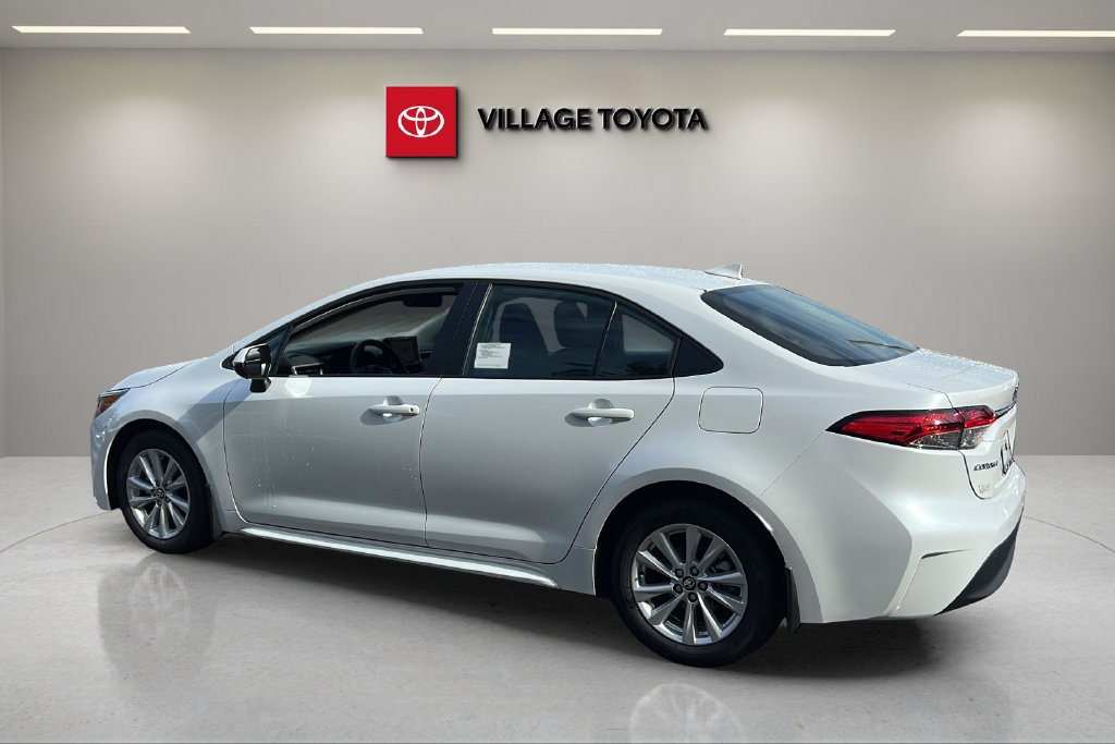 New 2027 Toyota Corolla LE w/ LE Premium Package FWD image 3