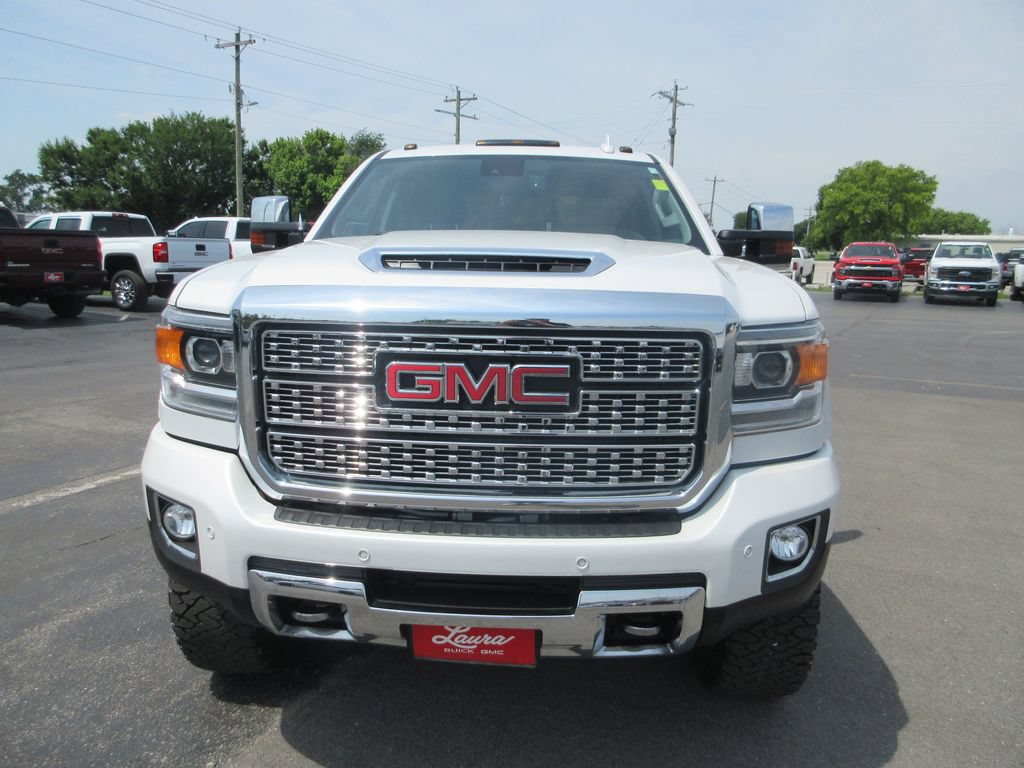 Used 2019 GMC Sierra 2500 Denali w/ Duramax Plus Package AWD/4WD image 15