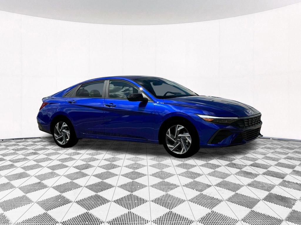 Used 2025 Hyundai Elantra Sport image 16