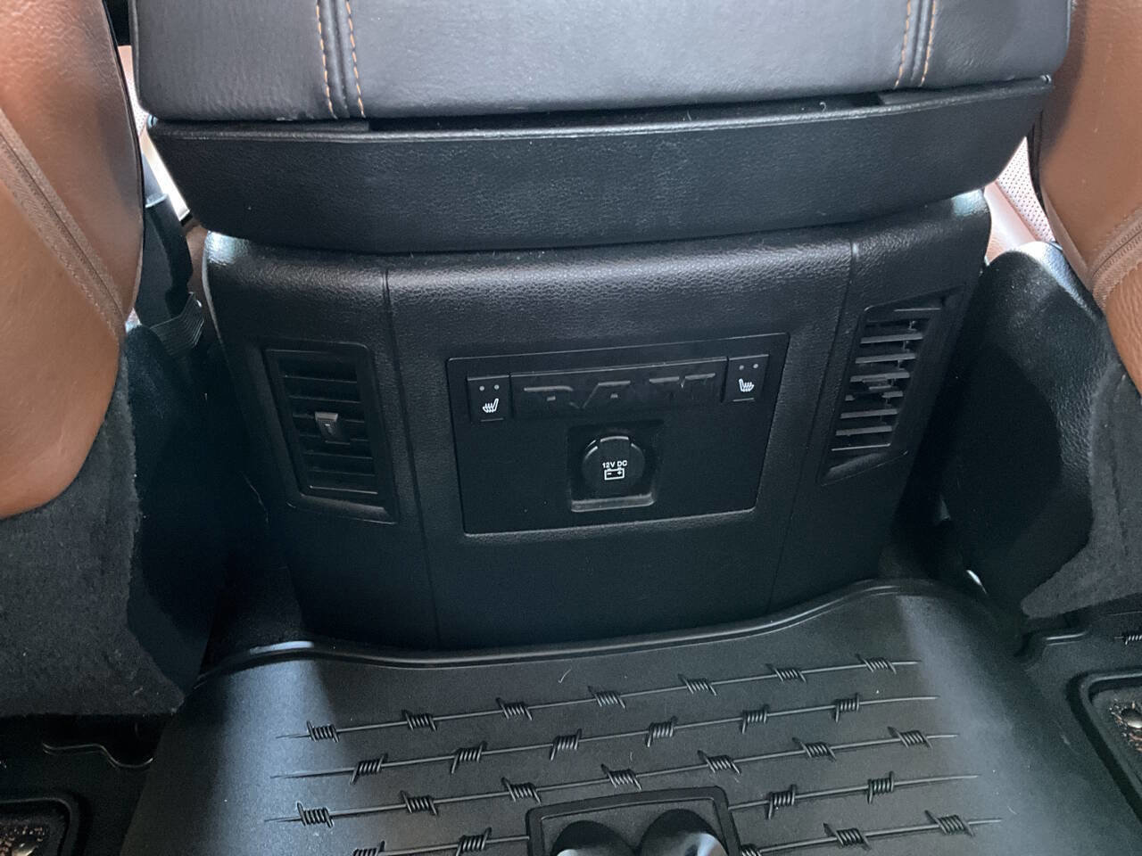 Used 2018 RAM 3500 Laramie Longhorn AWD/4WD image 30