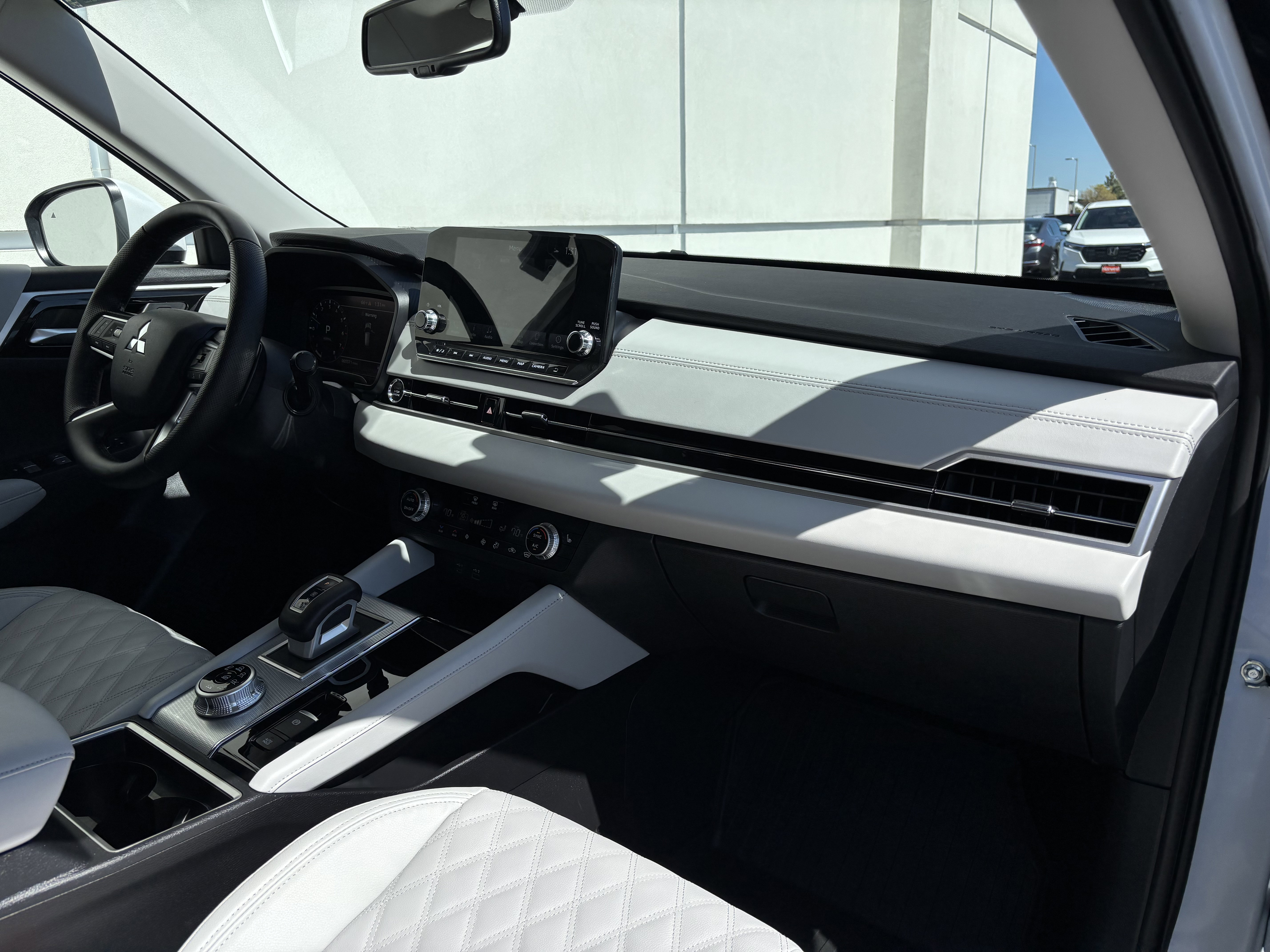 Used 2024 Mitsubishi Outlander SEL image 40