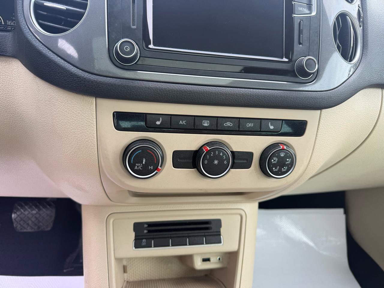 Used 2016 Volkswagen Tiguan SE image 26