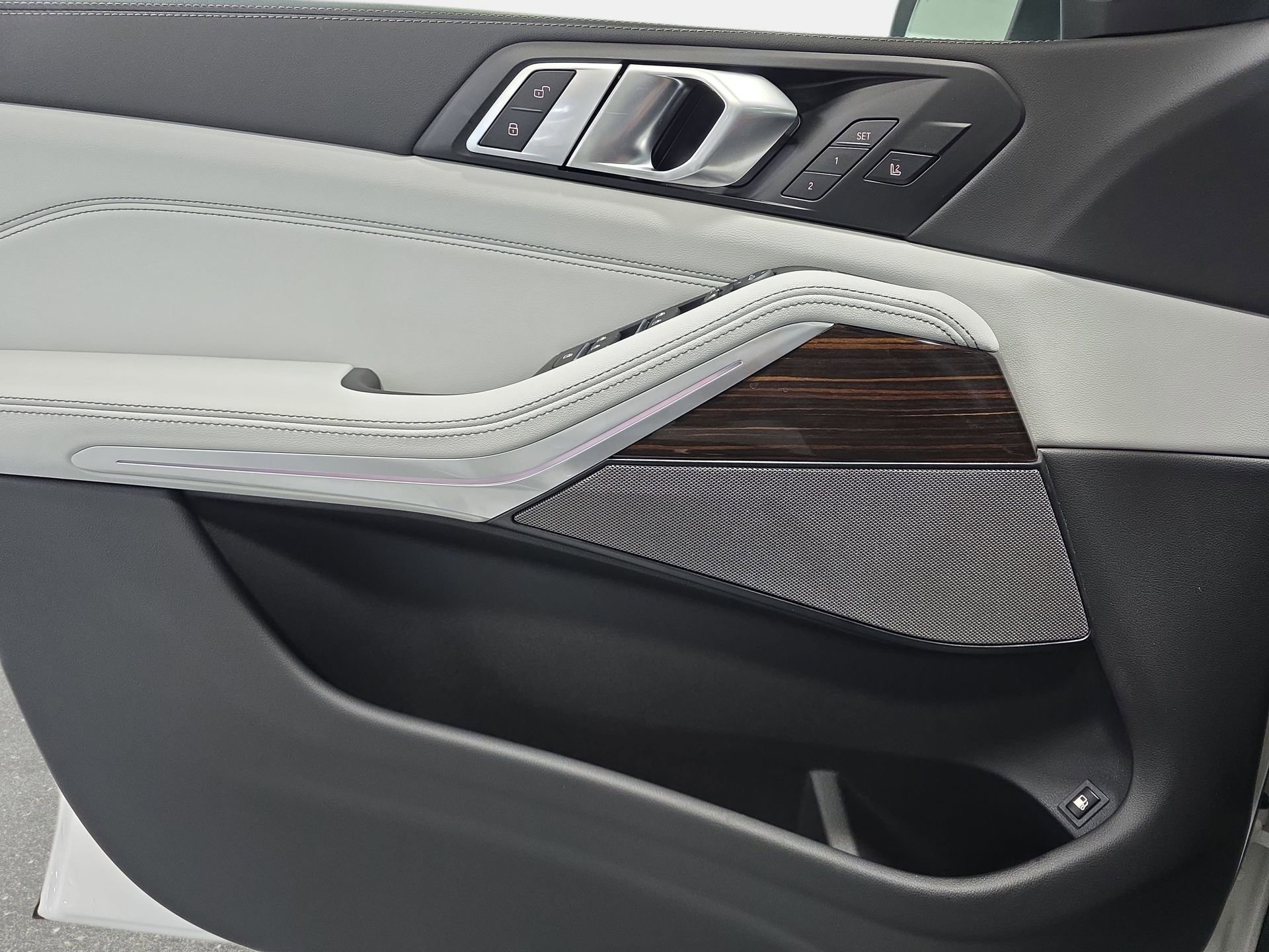 Used 2026 BMW X5 xDrive50e w/ Climate Comfort Package image 26