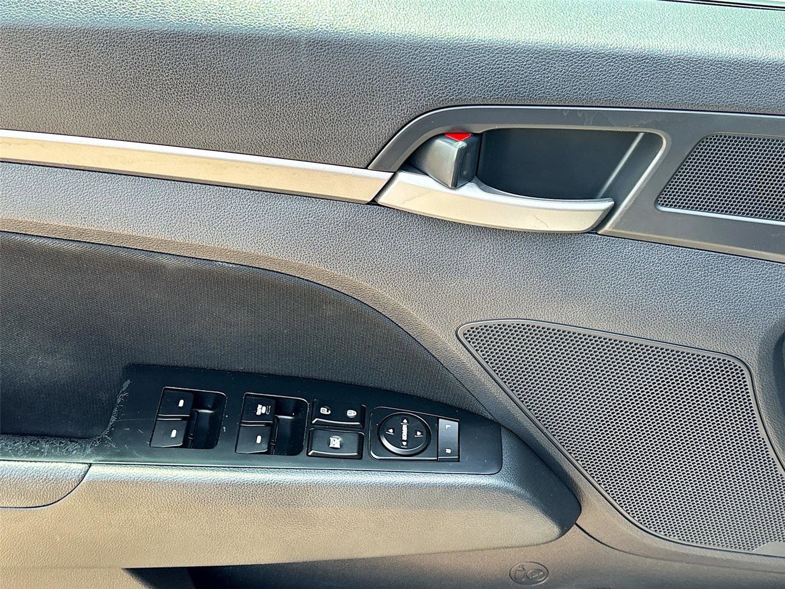 Used 2018 Hyundai Elantra Value Edition FWD image 17