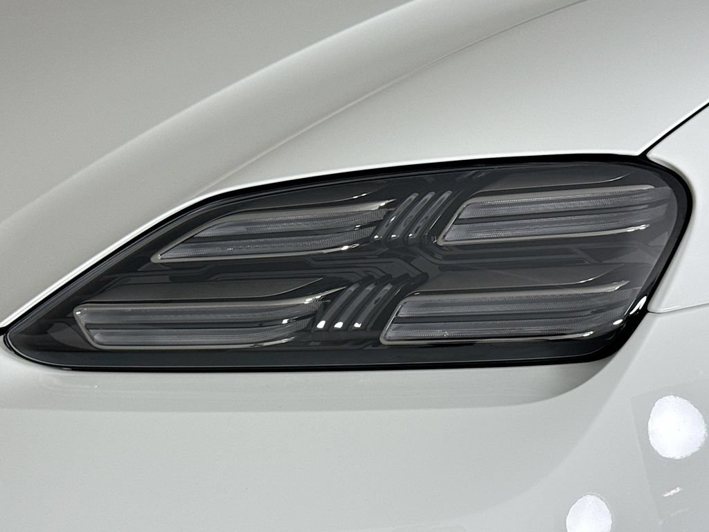 Certified 2025 Porsche Macan Electric RWD image 27