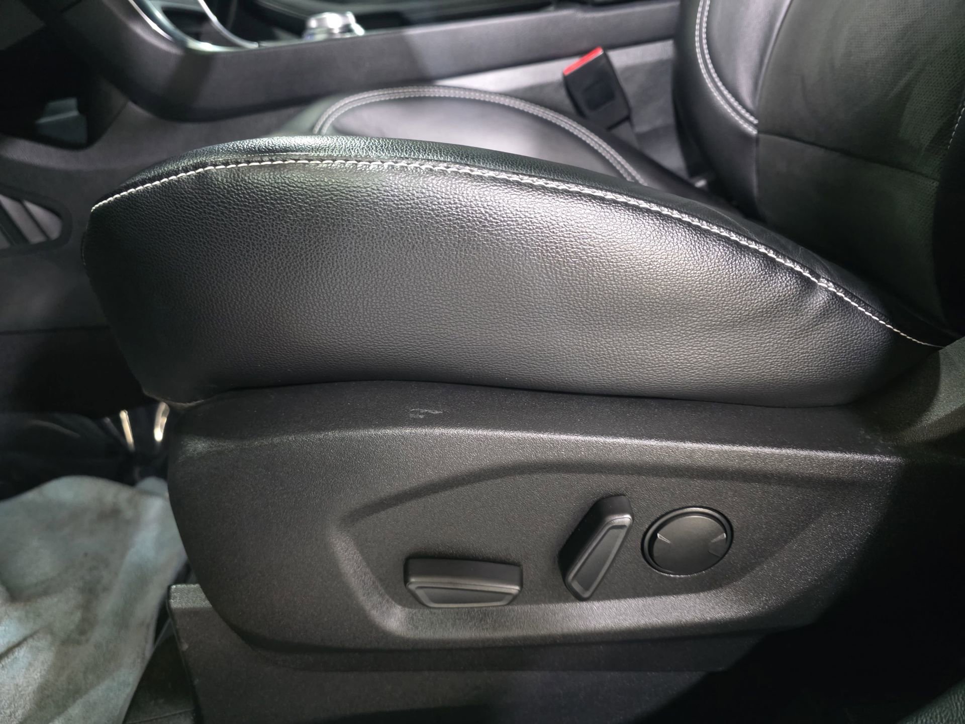 Used 2024 Ford Edge ST w/ Equipment Group 401A AWD/4WD image 28
