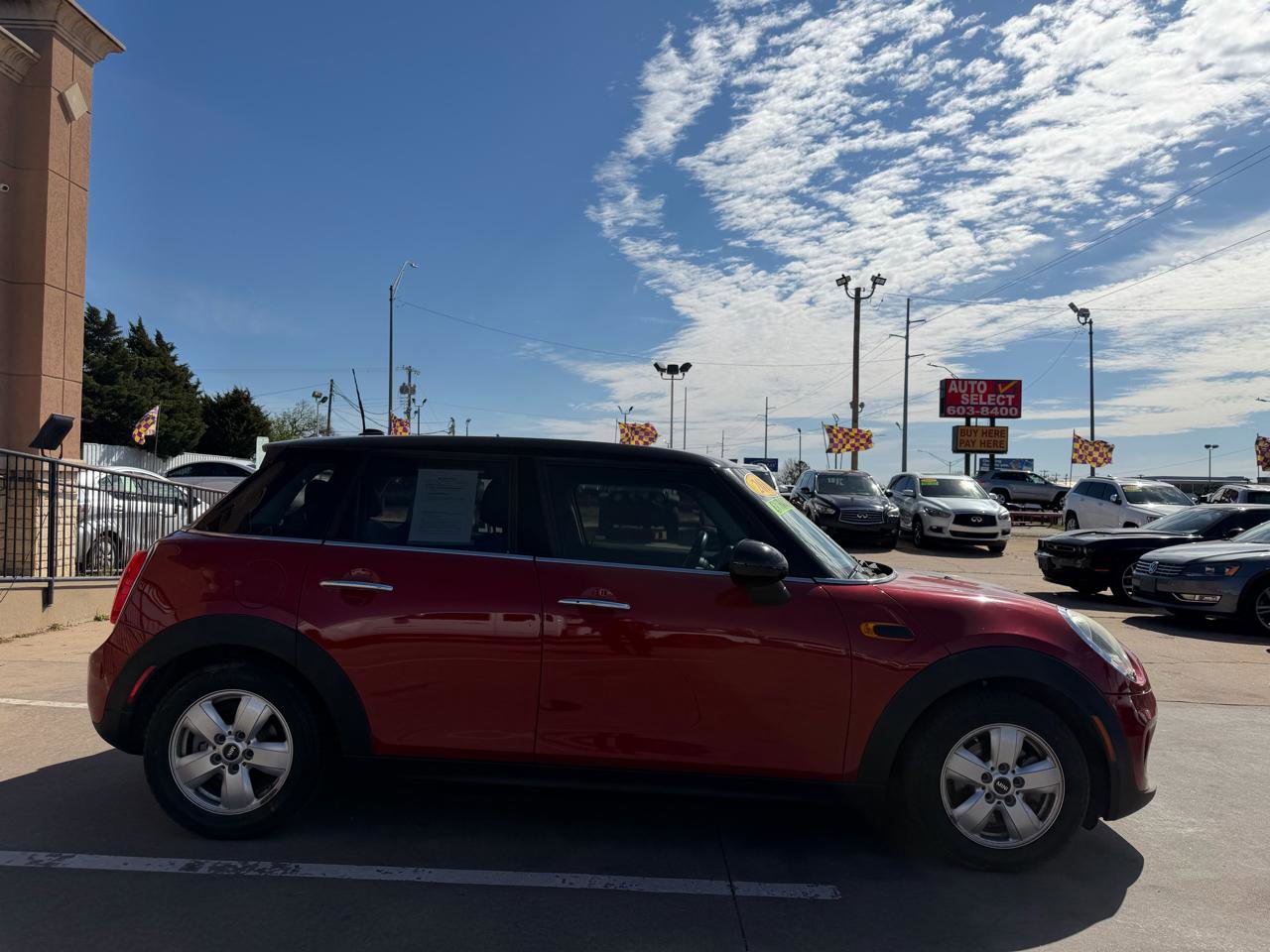 Used 2016 MINI Cooper 4-Door Hardtop image 4