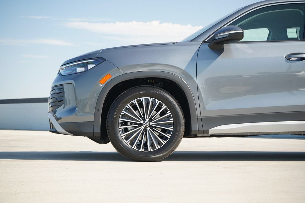 New 2026 Volkswagen Tiguan S FWD image 2