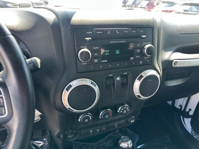 Used 2017 Jeep Wrangler Sahara w/ Connectivity Group AWD/4WD image 6