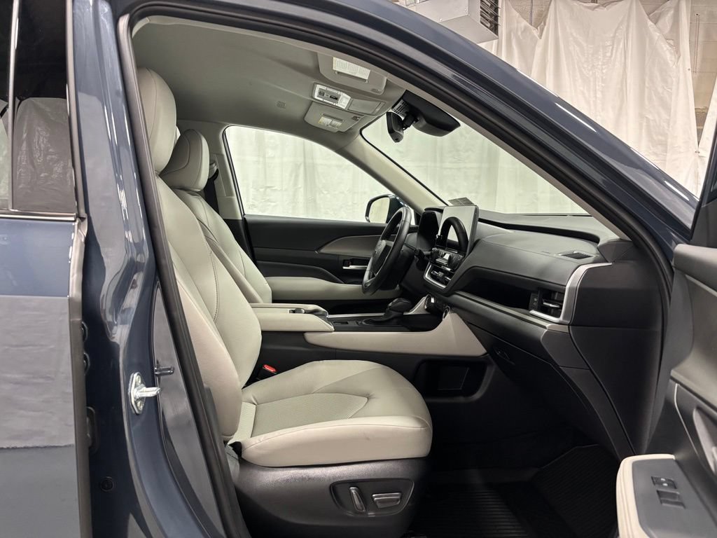 Used 2025 Toyota Grand Highlander AWD image 65